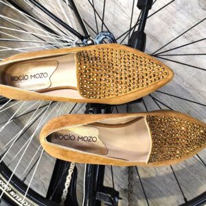 Mocasines Emily de ante camel con cristales metalizados gold