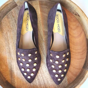 Mocasines Vega en ante café con apliques oro