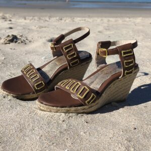 Sandalias Menorca con cuña de yute café