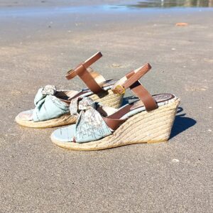 Sandalias Roma con cuña de yute aguamarina