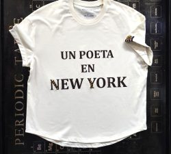 CAMISETA MUJER UN POETA EN NY. CAPSULA POESIA. ROCIO MOZO (1)