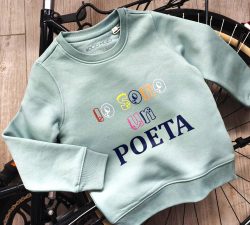 SUDADERA IO SONO UN POETA AGUAMARINA. CAPSULA POESIA. ROCIO MOZO (3)