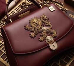 bolso-leon-imperial-en-piel-burdeos-con-broche-joya-y-pedreria1