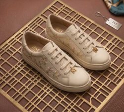 sneakers-garden-bloom-de-piel-con-bordado-floral-y-charm-dorado1