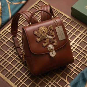 Mini Mochila "Little Explorer" en Piel con Bordado de León y Detalles Dorados